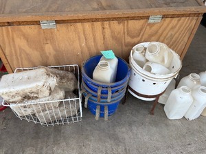 lot 87 image: Bottle Calf Supplies