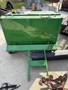 lot 92 image: John Deere Cart Power Bagger