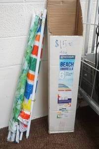 lot 11 image: 2ct Beach Umbrellas 6 ft.
