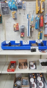 lot 29 image: Hardware Lot