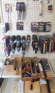 lot 37 image: Hardware Lot