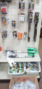 lot 40 image: Hardware Lot