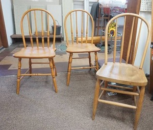 lot 81 image: Wooden Chairs 3ct