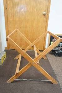 lot 99 image: Table Stand 25x 27x 24