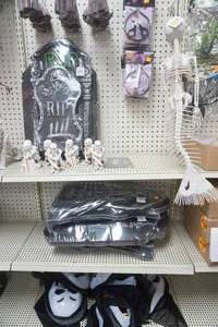 lot 152 image: Halloween Decor & Costume Accessories