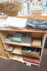 lot 167 image: Shower Hooks, Placemats, Travel Bags, Umbrellas, Shower Curtains