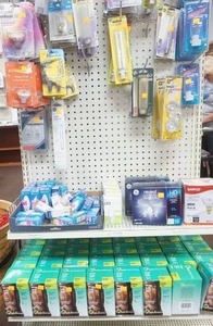 lot 173 image: Light Bulbs End Cap