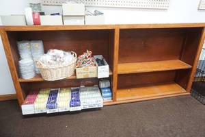 lot 190 image: Wooden Shelf 10x 70x 31 (contents not included)