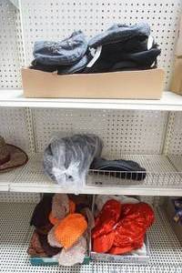 lot 205 image: Hat lot
