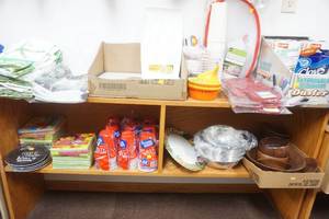 lot 210 image: kitchenware and other supplies
