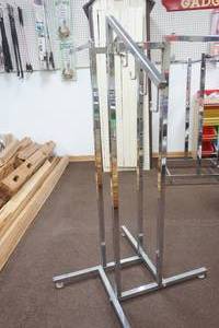 lot 222 image: Clothing Rack