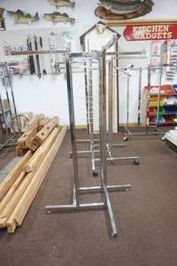 lot 224 image: Clothing Rack