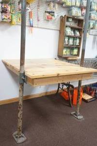 lot 240 image: Display Dock