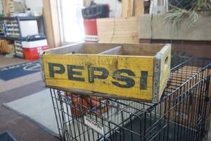 lot 306 image: VintageAntique PEPSI COLA Crate 12x17