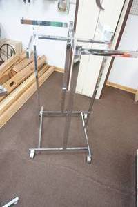 lot 343 image: Square cloths Rack (cloths not included)