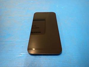 lot 32 image: Apple&nbspiPhone 13 A2482  128GB of storage  Cellular Carrier Unlocked  Includes Charging Cable  Cracked back glass