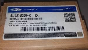 lot 36 image: Ford 02-06 Expedition Navigator Left Air Ride Height Sensor 6L1Z-5359-C