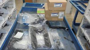 lot 109 image: Radio Antenna Stanchion 2020-2022 Ford EcoSport , Multi-Piece Lot
