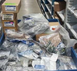 lot 96 image: Seat Belt Assembly 2011-2014 ,FO 8L5Z-10044A74-D MODULE -AIR BAG (3 qty) and Assorted Lot