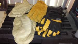 lot 233 image: Gordini, Suede Gloves (2) and Leather Mittens (2).