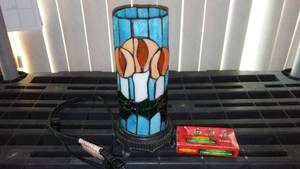 lot 258 image: Stained Glass Table Accent Lamp.