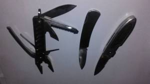 lot 243 image: Folding Knives and Multi Tool. Wicked Winds Elk Ranch.