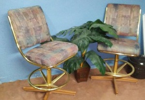 lot 292 image: Chrome Kraft Swivel Bar Stools (2) and Plant.