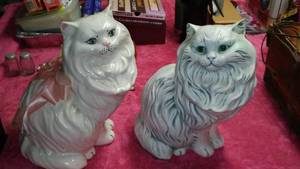 lot 296 image: Ceramic Cats (2).