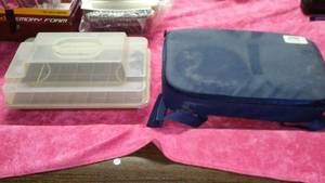 lot 303 image: Pyrex 9x 13 with Case and Cover and Brownie Pan.