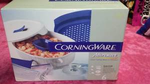 lot 304 image: NEW Corning Ware Covered Dish, 2.5 qt.
