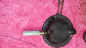 lot 307 image: Vintage Rustad Krumkake Iron.