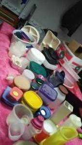 lot 313 image: Nice Lot of Storage with Lids, Tupperware, Rubbermaid and More.