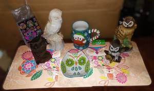 lot 330 image: Owls, Owls and More Owls.