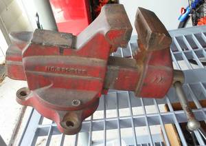 lot 288 image: Craftsman Bench Vise.