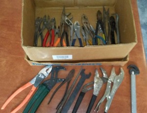 lot 359 image: Pliers Assortment.