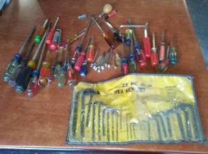 lot 362 image: Screw Drivers And Allen Wrenches.