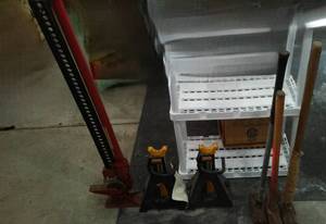 lot 365 image: Car Jacks, Bumper Jack, Mall (3).