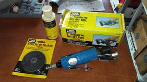 lot 370 image: Tool Shop 3 In. Pneumatic Cut Off Tool.