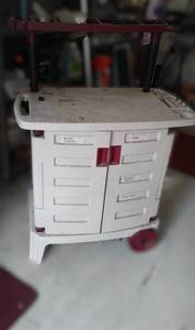 lot 178 image: Suncast Rolling Garden Cart planting Station.