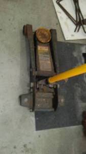 lot 215 image: Craftsman 3  Ton Hydraulic Floor Jack.