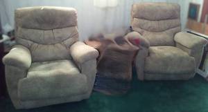 lot 248 image: Lay Z Boy Recliners (2)
