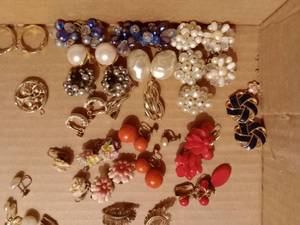 lot 331 image: NEW  and Vintage Costume Jewelry, Earrings.