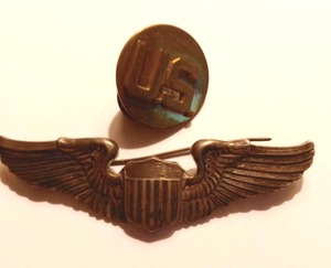 lot 380 image: WWII Pilot Wings Sterling Silver AMCRAFT Attleboro Mass 3 Pin