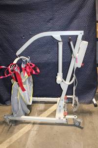 lot A-6 image: Drive Medical Electric Patient Lift with Sling and Remote