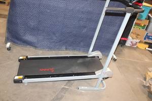 lot 17 image: Sunny Health & Fitness Manual Treadmill with Digital Display