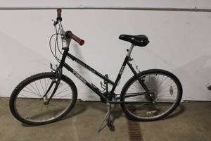 lot 52 image: Trek 820 Mountain Track Bicycle with 26-Inch Wheels