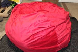 lot 59 image: Homguava Red Bean Bag Chair Large Size