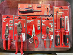 lot 16 image: Milwaukee Electricians Tool Bundle All 6 Items Pictured Hand Tools BRAND NEW
