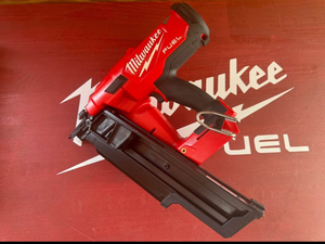 lot 20 image: Milwaukee M18 FUEL 3-12 in. 21-Degree Lithium-Ion Brushless Cordless Framing Nailer LIGHTLY USED