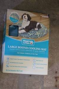 lot 9 image: New Heart to Tail Large round cooli...